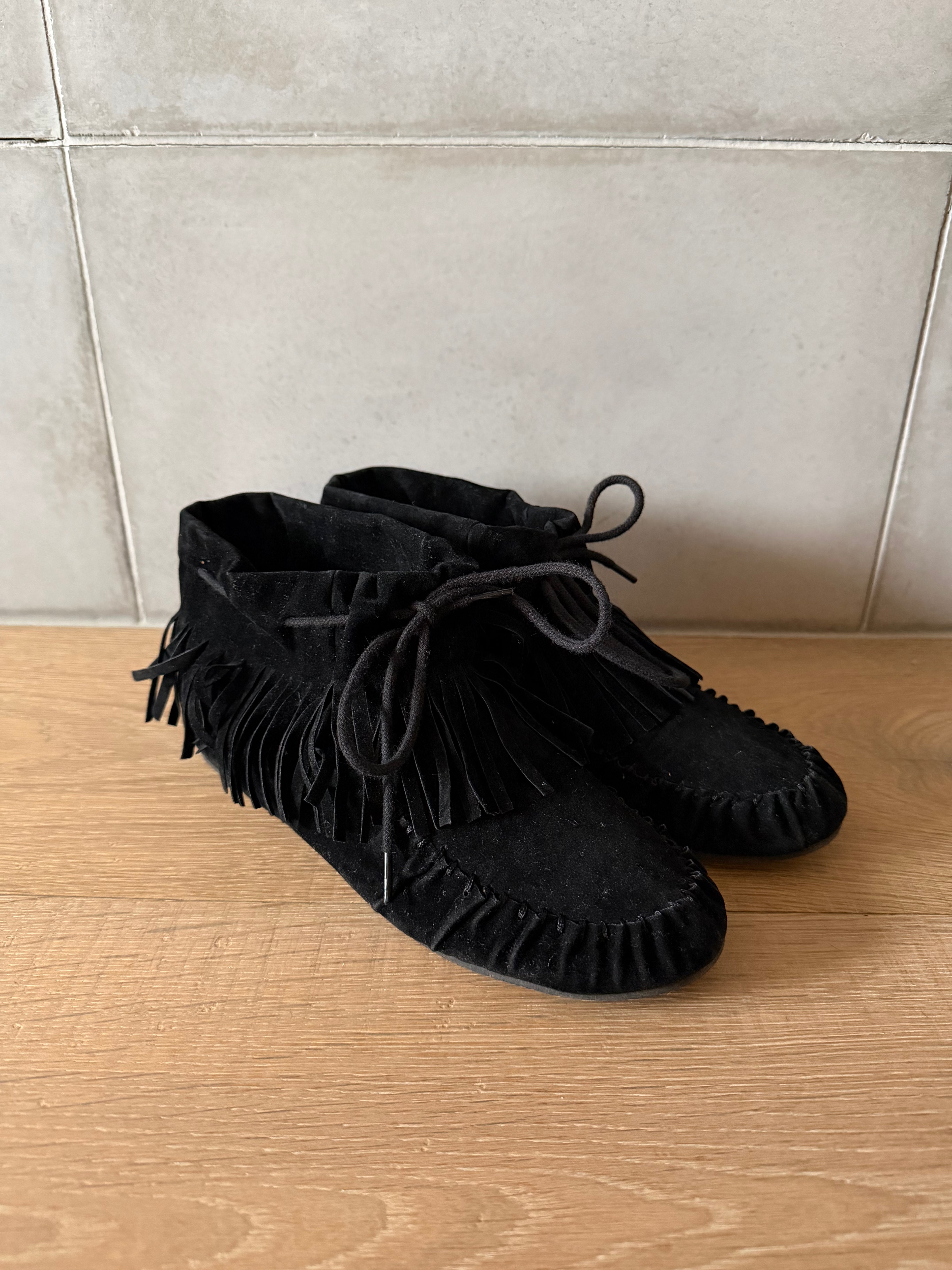 Tassel suede flat boots